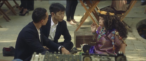 Người yêu Trương Ngọc Ánh diện quần đùi... hồng phấn làm quot;Vệ sĩ Sài Gònquot; - 4