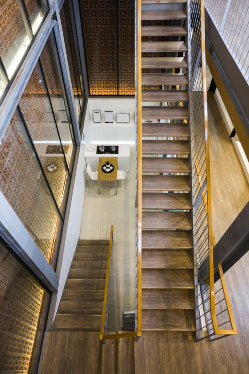 Ngôi nhà ống Việt dùng gạch đất nung đỏ truyền thống quot;chễm chệquot; lên báo Mỹ - 10