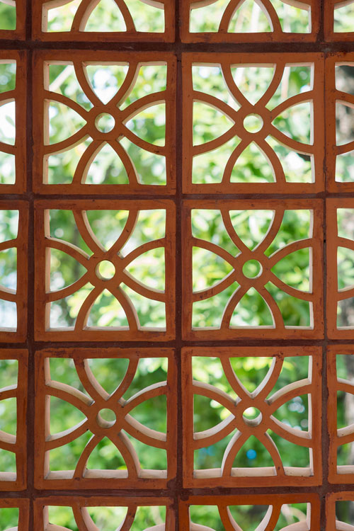 Ngôi nhà ống Việt dùng gạch đất nung đỏ truyền thống quot;chễm chệquot; lên báo Mỹ - 3