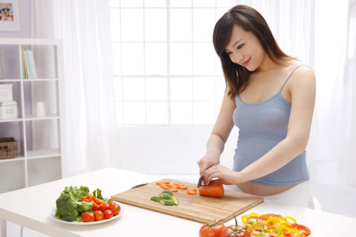 Bà bầu nên và không nên ăn gì khi mang thai 3 tháng đầu? - 1