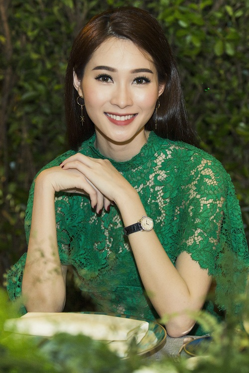 Thời trang sao Việt đẹp: Chi Pu hot nhất tuần nhờ váy táo bạo và giầy cao 18cm - 5