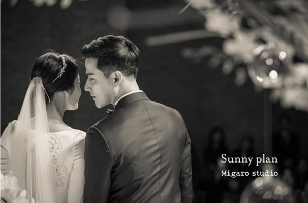 Bác sĩ Daniel của quot;Hậu duệ mặt trờiquot; mặt lạnh lùng trong đám cưới - 3