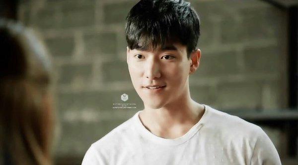 Bác sĩ Daniel của quot;Hậu duệ mặt trờiquot; mặt lạnh lùng trong đám cưới - 7