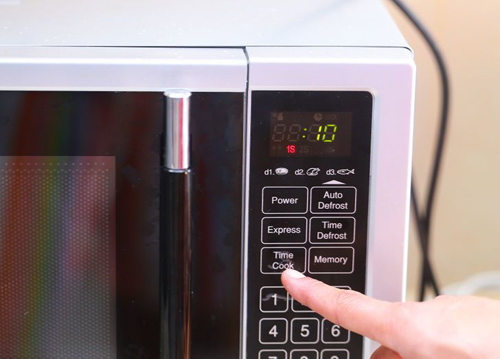 Người mẹ dùng nước ngọt để tẩy bồn cầu và kết quả thật bất ngờ - 2