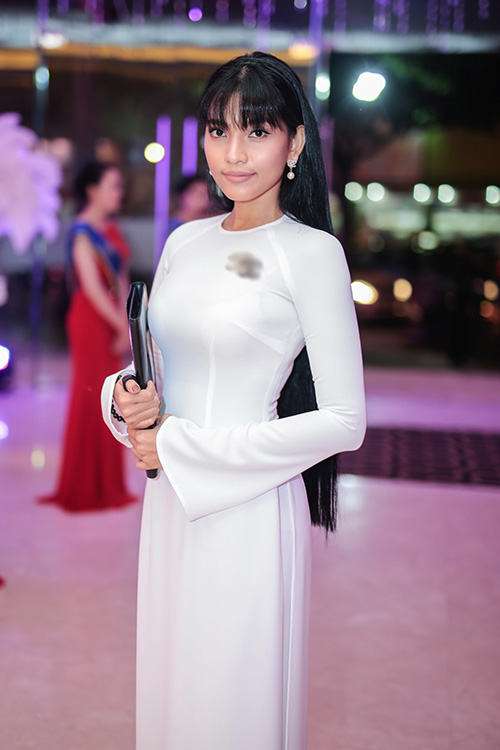 Trương Thị May tinh khôi, rạng rỡ đi làm giám khảo - 1