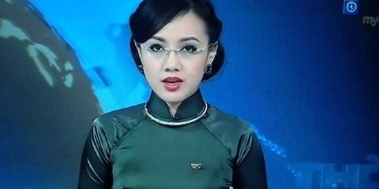 BTV Hoài Anh lên tiếng về hành động bật cười trên sóng Thời sự trực tiếp - 3