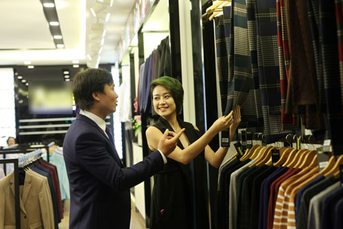 Giữa ồn ào từ thiện, MC Phan Anh vẫn tươi cười tới chúc mừng MC Việt Tú - 2