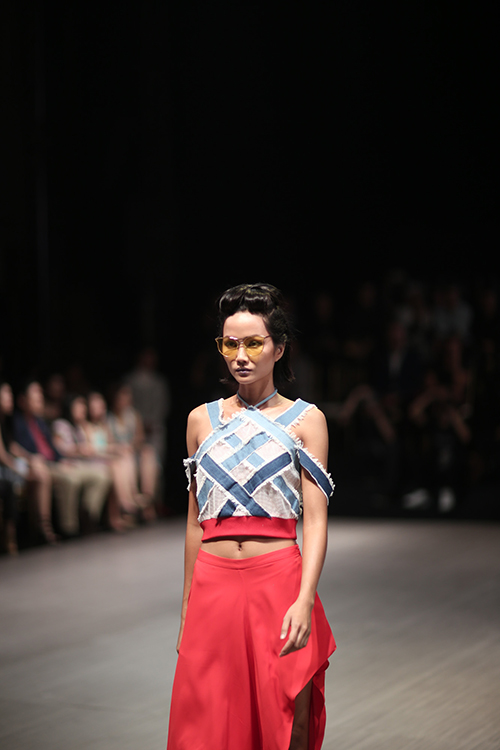 Dàn mẫu bị cấm diễn quot;tung hoànhquot; trên sàn diễn Tuần lễ Nhà thiết kế thời trang - 6