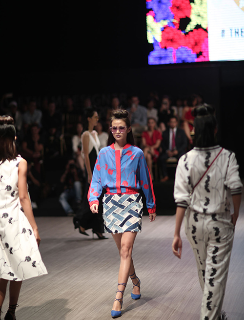 Dàn mẫu bị cấm diễn quot;tung hoànhquot; trên sàn diễn Tuần lễ Nhà thiết kế thời trang - 1