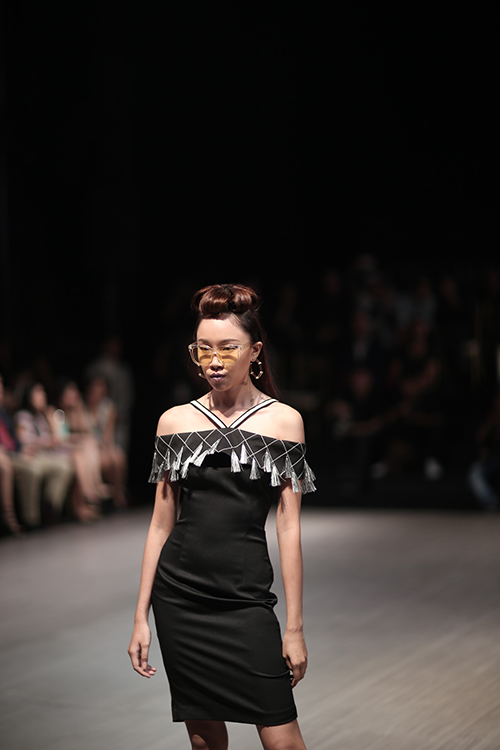 Dàn mẫu bị cấm diễn quot;tung hoànhquot; trên sàn diễn Tuần lễ Nhà thiết kế thời trang - 9