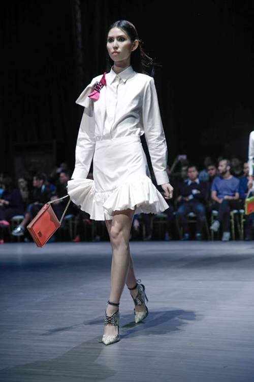 Thanh Hằng khoác áo voan quot;khủngquot; khoe cặp chân dài 1m12 đẹp không tì vết - 13