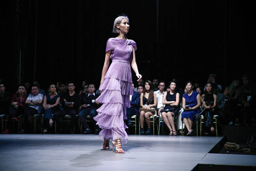 Thanh Hằng khoác áo voan quot;khủngquot; khoe cặp chân dài 1m12 đẹp không tì vết - 8