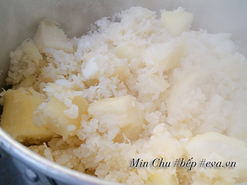 Xôi sắn ruốc rưới mỡ hành nóng hổi, dẻo ngon thế này là cùng! - 7