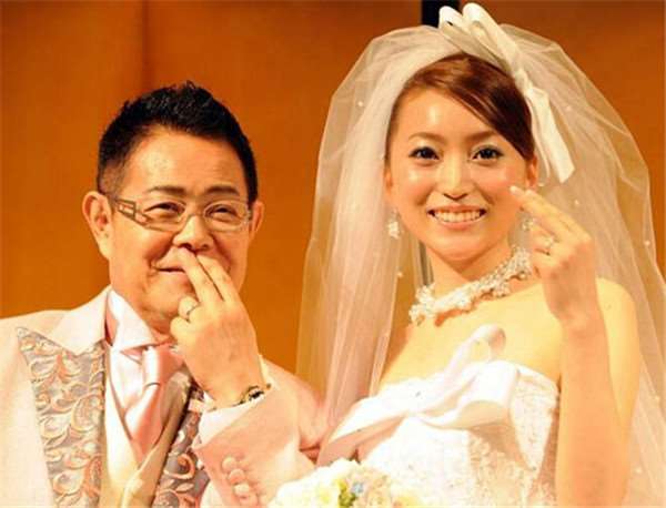 6 năm hạnh phúc mặn nồng của đôi vợ chồng lệch nhau 45 tuổi - 1