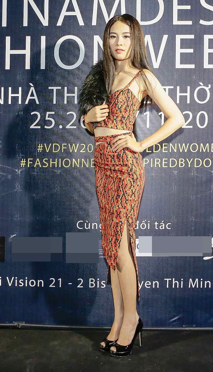 Mai Ngô và chị gái sinh đôi của Nam Em quậy tưng bừng thảm đỏ - 4