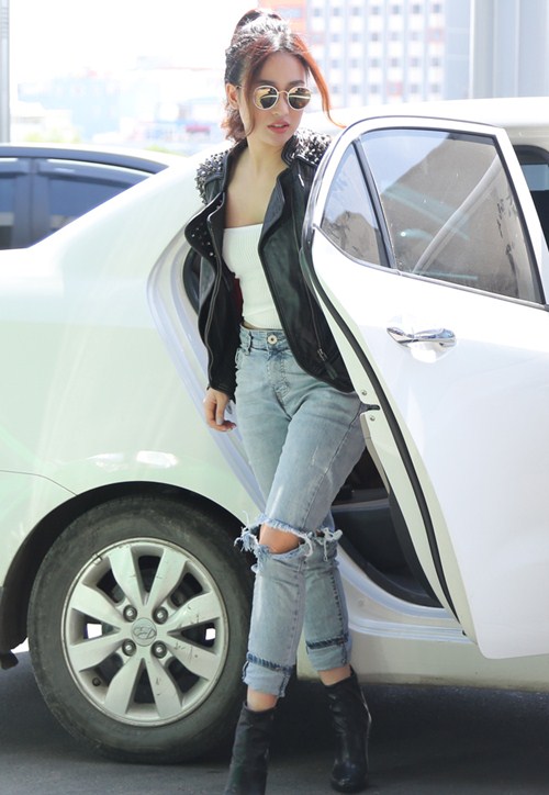 Midu, DJ Trang Moon hội ngộ tại sân bay trước giờ sang Hàn Quốc - 1