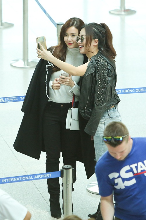 Midu, DJ Trang Moon hội ngộ tại sân bay trước giờ sang Hàn Quốc - 11