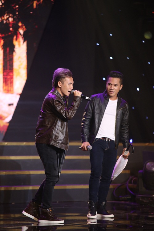 Ngọc Sơn bối rối vì bị quot;hai cô tiênquot; mập mạp cưỡng hôn - 12