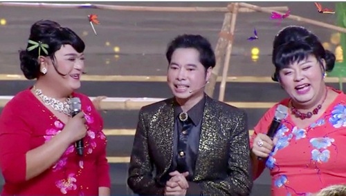 Ngọc Sơn bối rối vì bị quot;hai cô tiênquot; mập mạp cưỡng hôn - 4