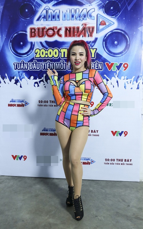 Hiền Thục trẻ như gái đôi mươi trong hậu trường - 10