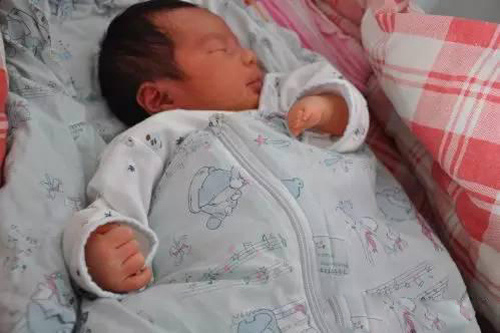 Bà mẹ sinh con dị tật không ngón tay vì vô tình làm việc này - 2