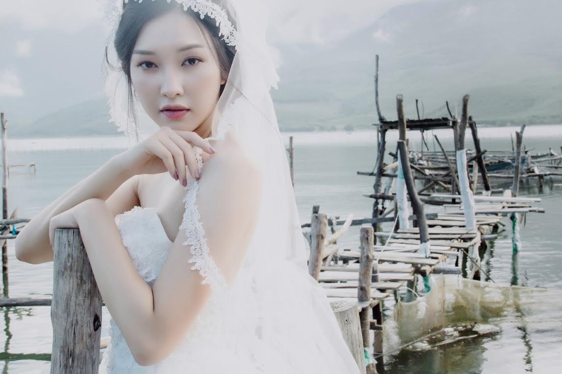 Nàng thơ xứ Huế hoá thân thành cô dâu đơn độc trên biển vắng - 6