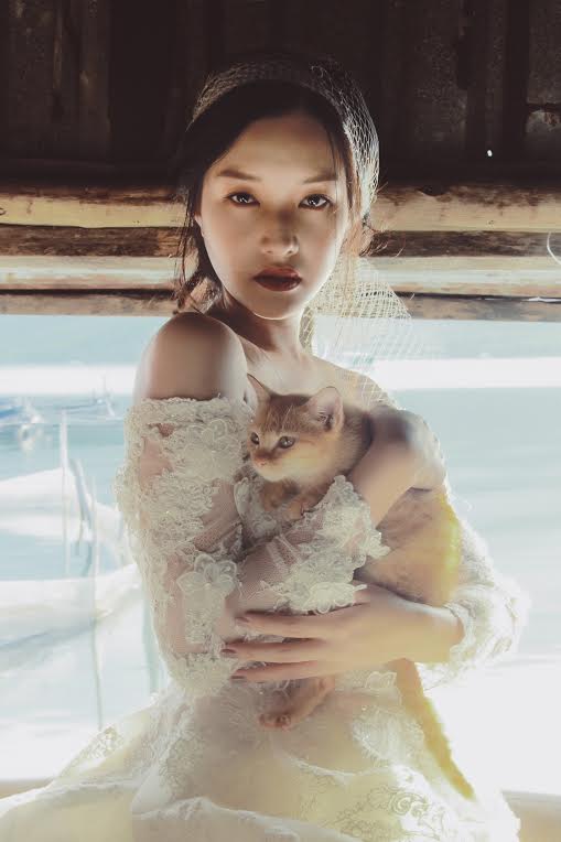 Nàng thơ xứ Huế hoá thân thành cô dâu đơn độc trên biển vắng - 3