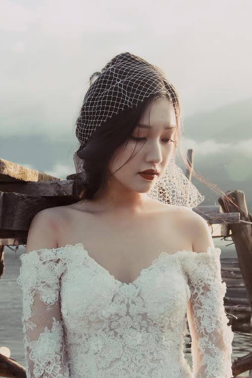 Nàng thơ xứ Huế hoá thân thành cô dâu đơn độc trên biển vắng - 5