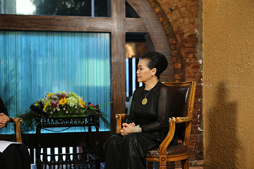 Danh ca Khánh Ly không sợ bị chê già, xấu khi đứng cạnh Hồ Ngọc Hà - 1