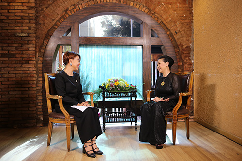 Danh ca Khánh Ly không sợ bị chê già, xấu khi đứng cạnh Hồ Ngọc Hà - 2