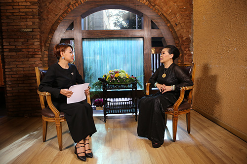 Danh ca Khánh Ly không sợ bị chê già, xấu khi đứng cạnh Hồ Ngọc Hà - 4