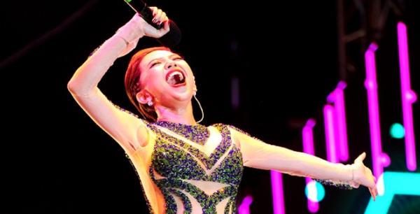 Muôn vàn sự cố thời trang khiến sao Việt quot;ngượng chín mặtquot; - 5