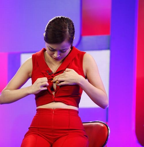 Muôn vàn sự cố thời trang khiến sao Việt quot;ngượng chín mặtquot; - 9