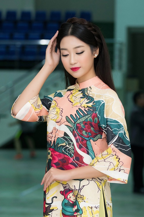 Hoa hậu Mỹ Linh cứ đẹp như tranh vẽ rồi làm lu mờ tất cả - 3