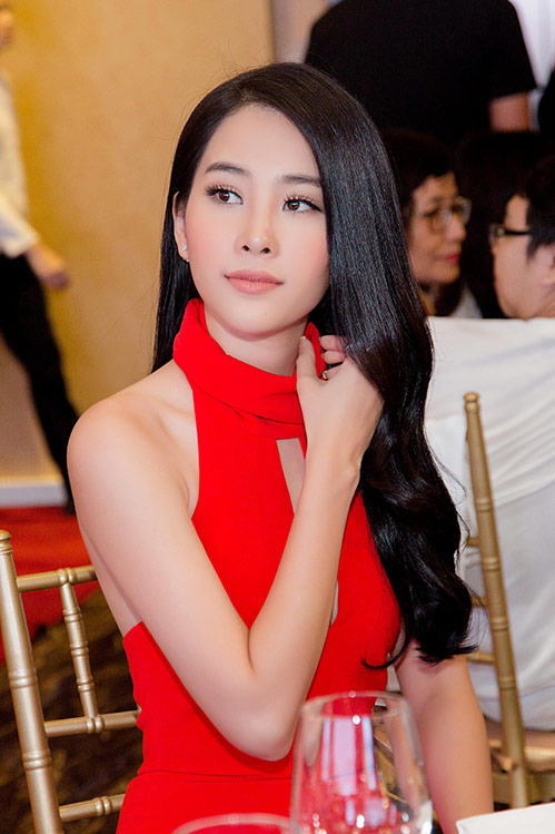 Nam Em đẹp ngọt ngào, hạnh phúc khi được Mạnh Quỳnh ôm eo - 8