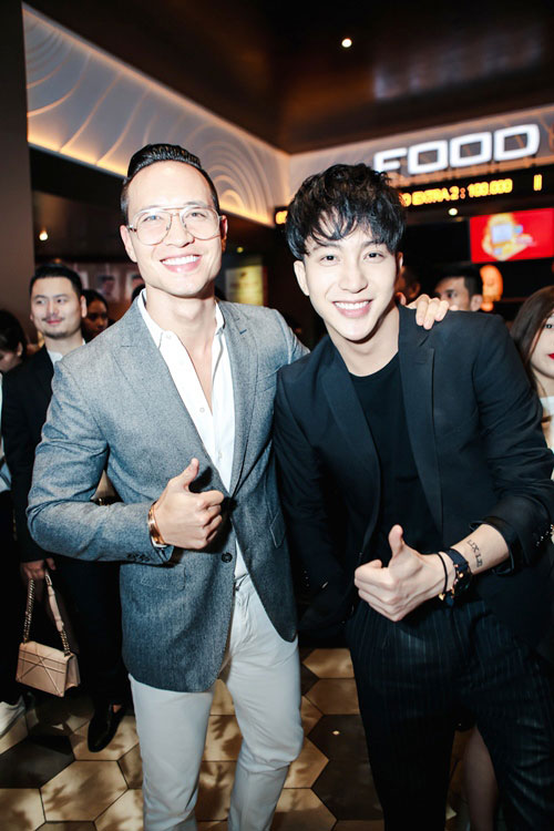 Phạm Hương quyến rũ với đầm xẻ ngực táo bạo tại họp báo phim - 5