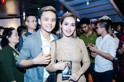 Phạm Hương quyến rũ với đầm xẻ ngực táo bạo tại họp báo phim - 8