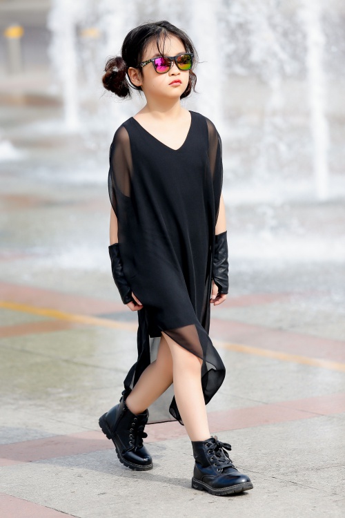 Thiên thần 7 tuổi Hà Nội đi đâu cũng sáng nhất phố vì mặc cực chất - 4