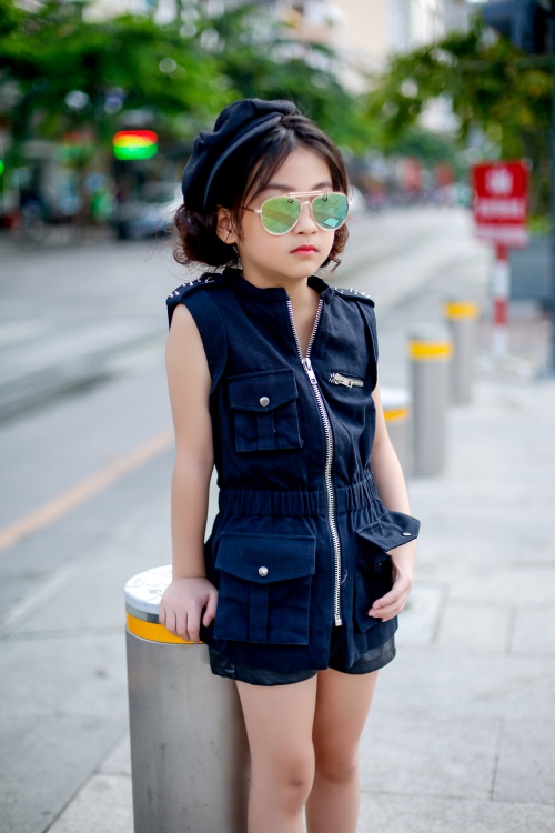 Thiên thần 7 tuổi Hà Nội đi đâu cũng sáng nhất phố vì mặc cực chất - 8