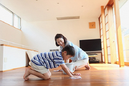 Mách nhau cách lau sàn gỗ, sàn đá hoa, sàn bê tông hay sàn đất nung đúng chuẩn - 1