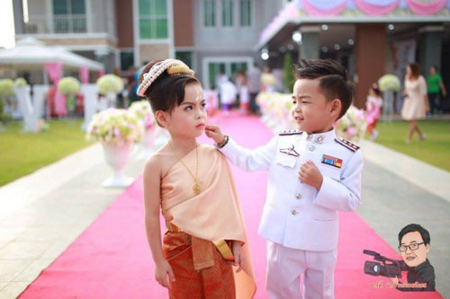 Cặp song sinh 3 tuổi đẹp như tranh được cho cưới vì là quot;tình nhân kiếp trướcquot; - 3