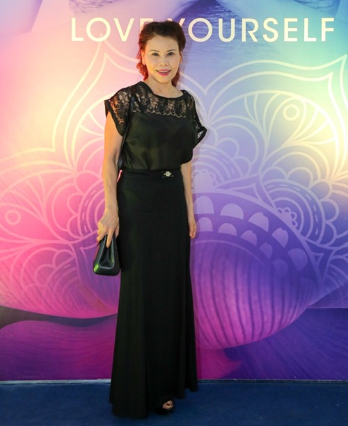 Hồ Ngọc Hà sang chảnh đưa mẹ đẻ đi sự kiện giữa scandal tình cảm - 4