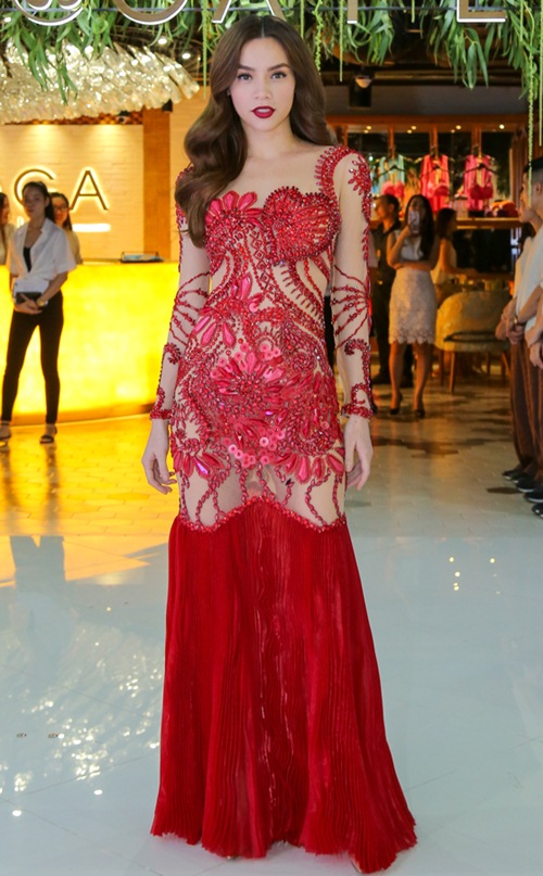 Hồ Ngọc Hà sang chảnh đưa mẹ đẻ đi sự kiện giữa scandal tình cảm - 1