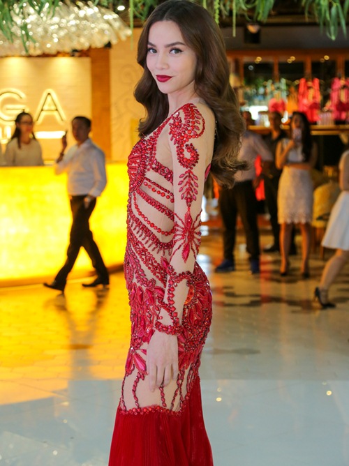 Hồ Ngọc Hà sang chảnh đưa mẹ đẻ đi sự kiện giữa scandal tình cảm - 2