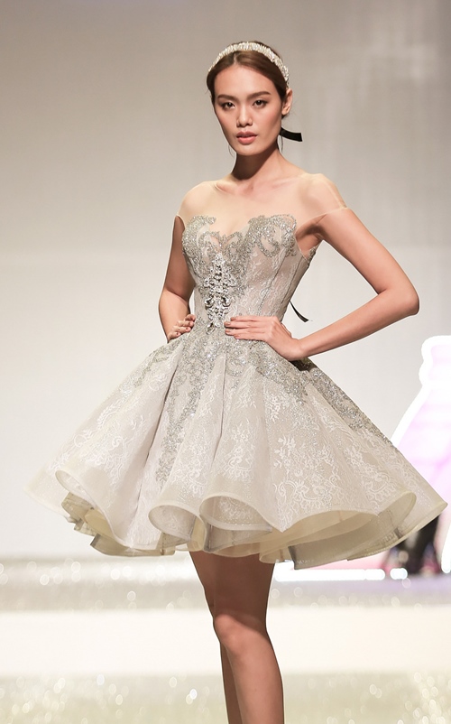 Khánh My lộng lẫy như công chúa, làm vedette trình diễn áo cưới - 5