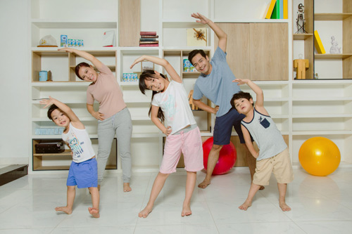 Những khoảnh khắc năng động đáng yêu của gia đình Phan Anh - 1