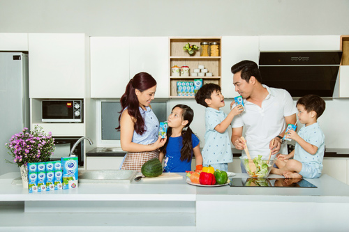 Những khoảnh khắc năng động đáng yêu của gia đình Phan Anh - 6