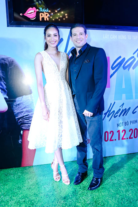 Phạm Hương nền nã bên ông trùm thể hình amp; giải trí Randy Dobson - 2