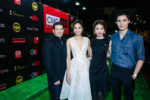 Phạm Hương nền nã bên ông trùm thể hình amp; giải trí Randy Dobson - 5