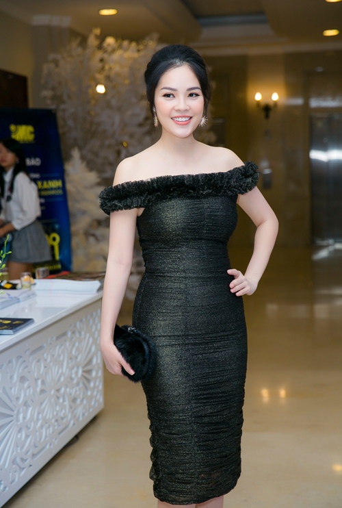 Dương Cẩm Lynh giảm 15kg tự tin tái xuất sau 1 tháng sinh con - 2